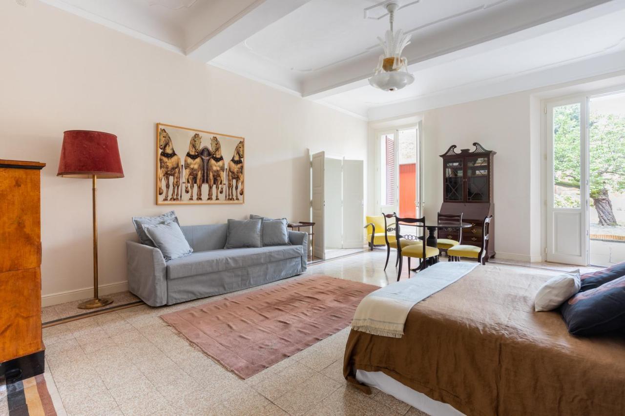 Palazzo Sabbioni Suite Del Conte Elegant Suite In Old Monastery City Center Ferrara Eksteriør bilde